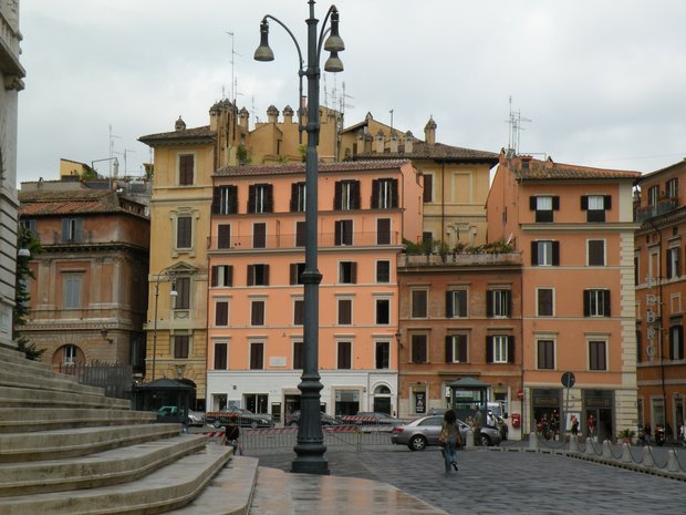  petits immeubles donnant sur la place du parlement